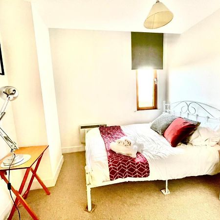 Manchester City Center Apartment Bagian luar foto