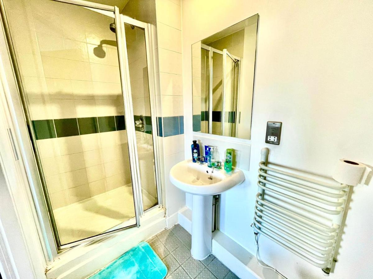 Manchester City Center Apartment Bagian luar foto